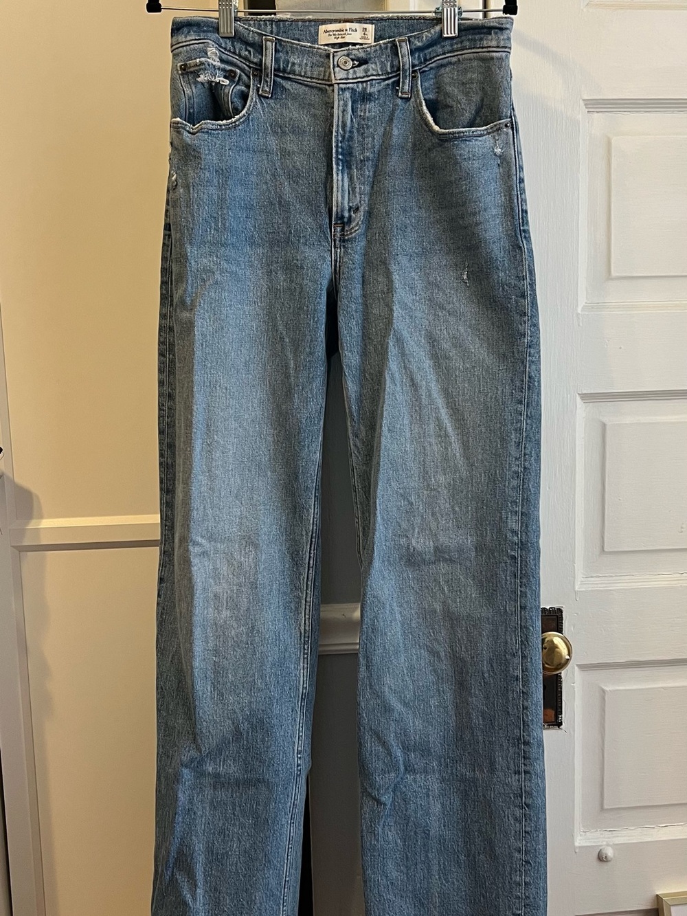 Abercrombie & Fitch High-Rise 90s Relaxed Jeans - Picture 2 of 2